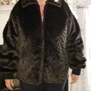 Vintage 80's Women's Coat Faux Fur Zipped Gold Tone Maple Leaf Brooch